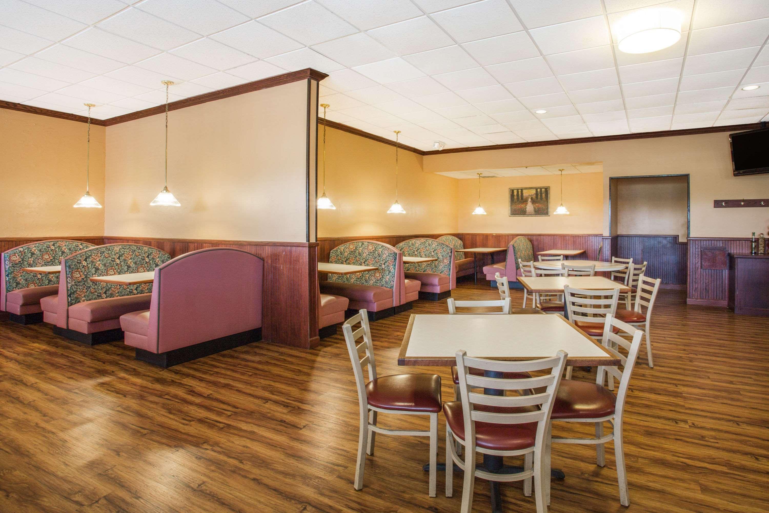 Ramada By Wyndham Wytheville Exterior foto