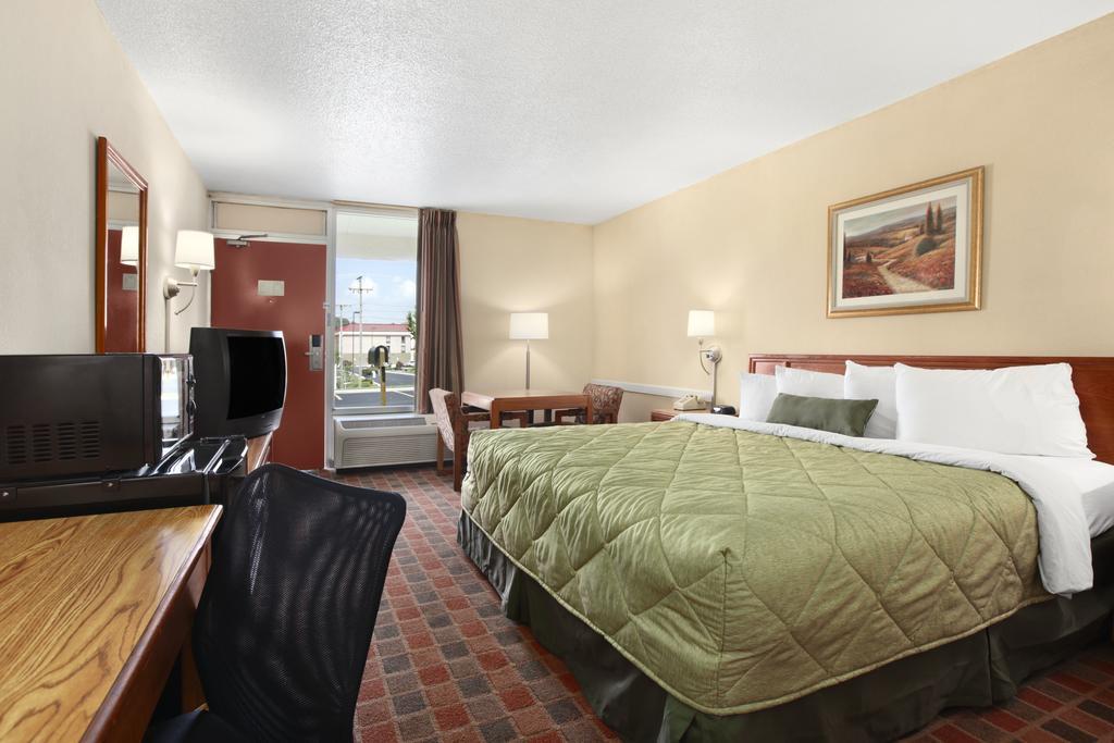 Ramada By Wyndham Wytheville Exterior foto