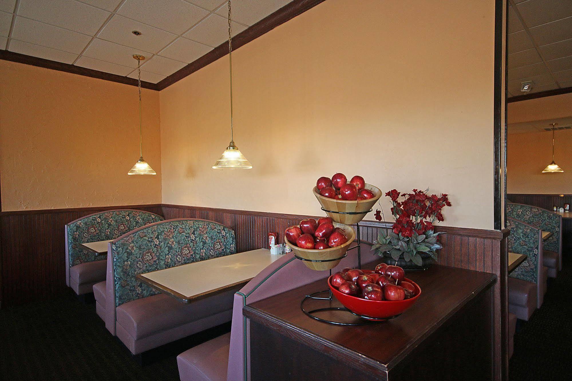 Ramada By Wyndham Wytheville Exterior foto