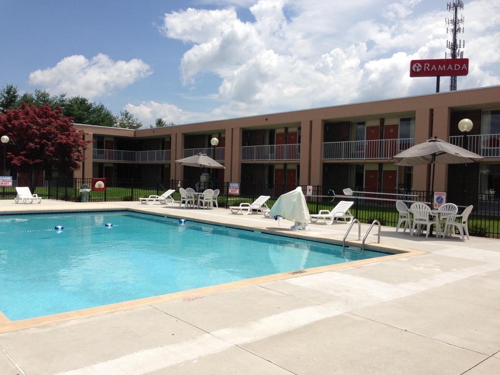 Ramada By Wyndham Wytheville Exterior foto